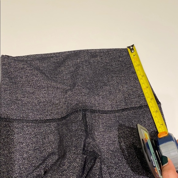 Lululemon High Rise Wunder Unders - Picture 9 of 11